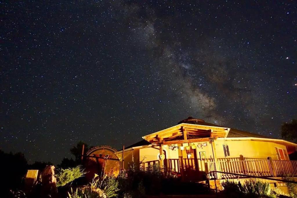 Red Moon Lodge Moab Bagian luar foto