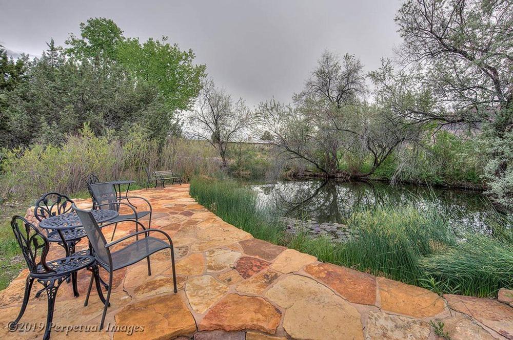 Red Moon Lodge Moab Bagian luar foto